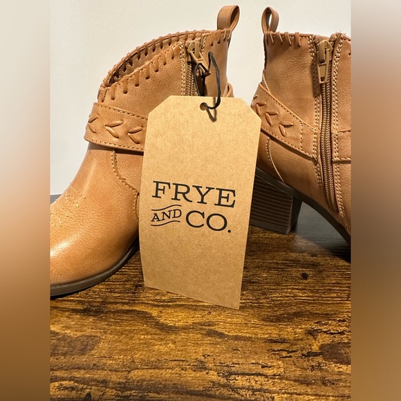 Frye and Co. Women’s Light Tan Palma Stacked Heel Booties NWT Various Sizes - Picture 3 of 8